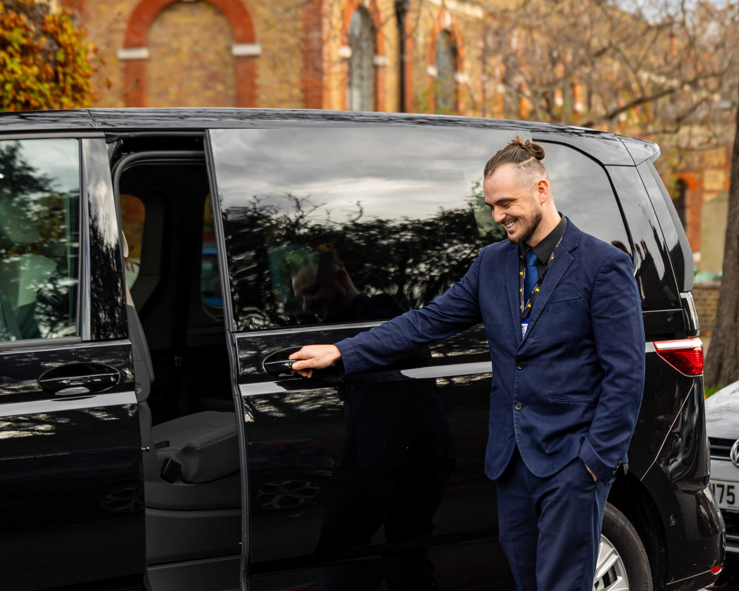 Private Hire Driver Offering Assistance