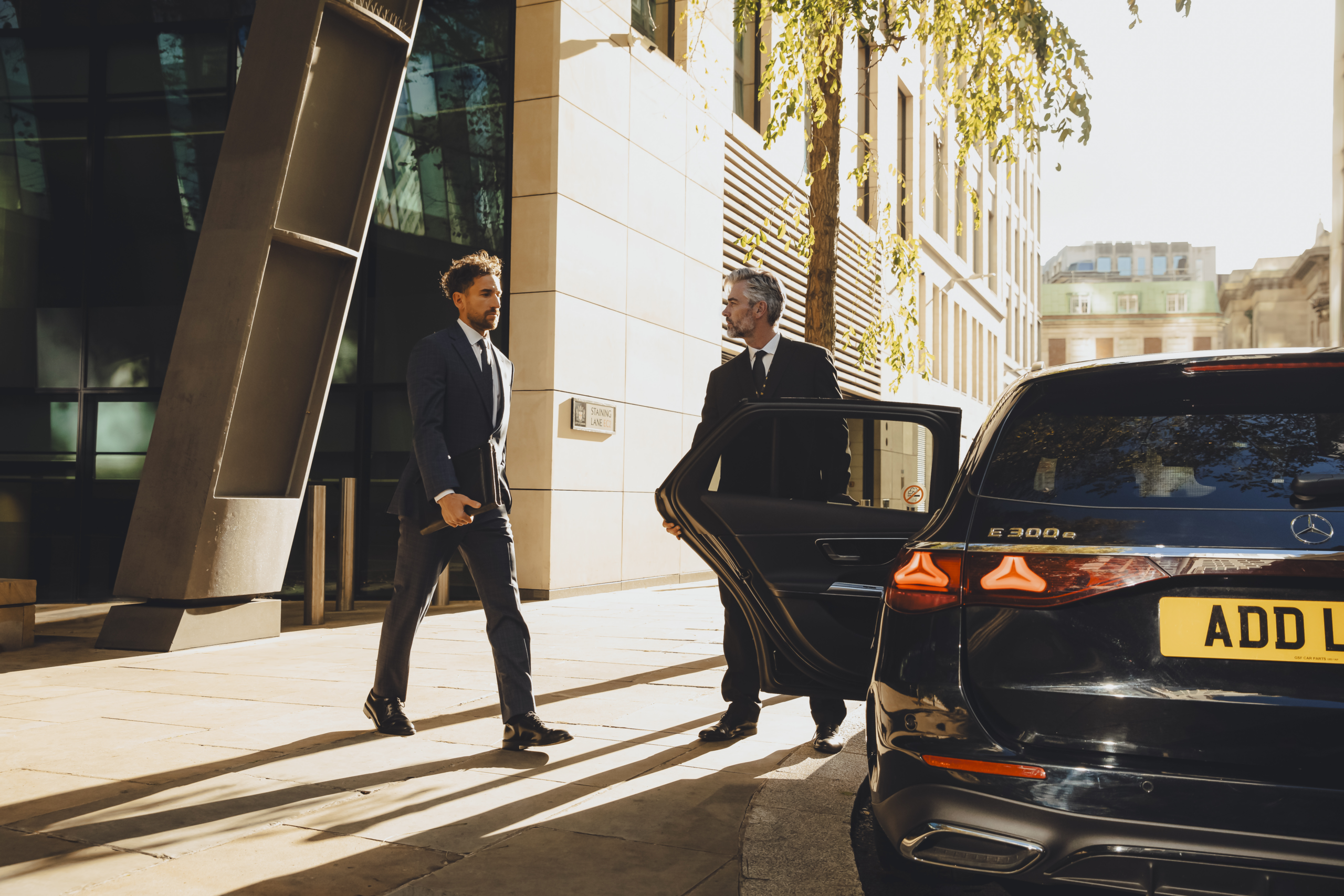 5 Commuter Essentials Shaping the London Working Day